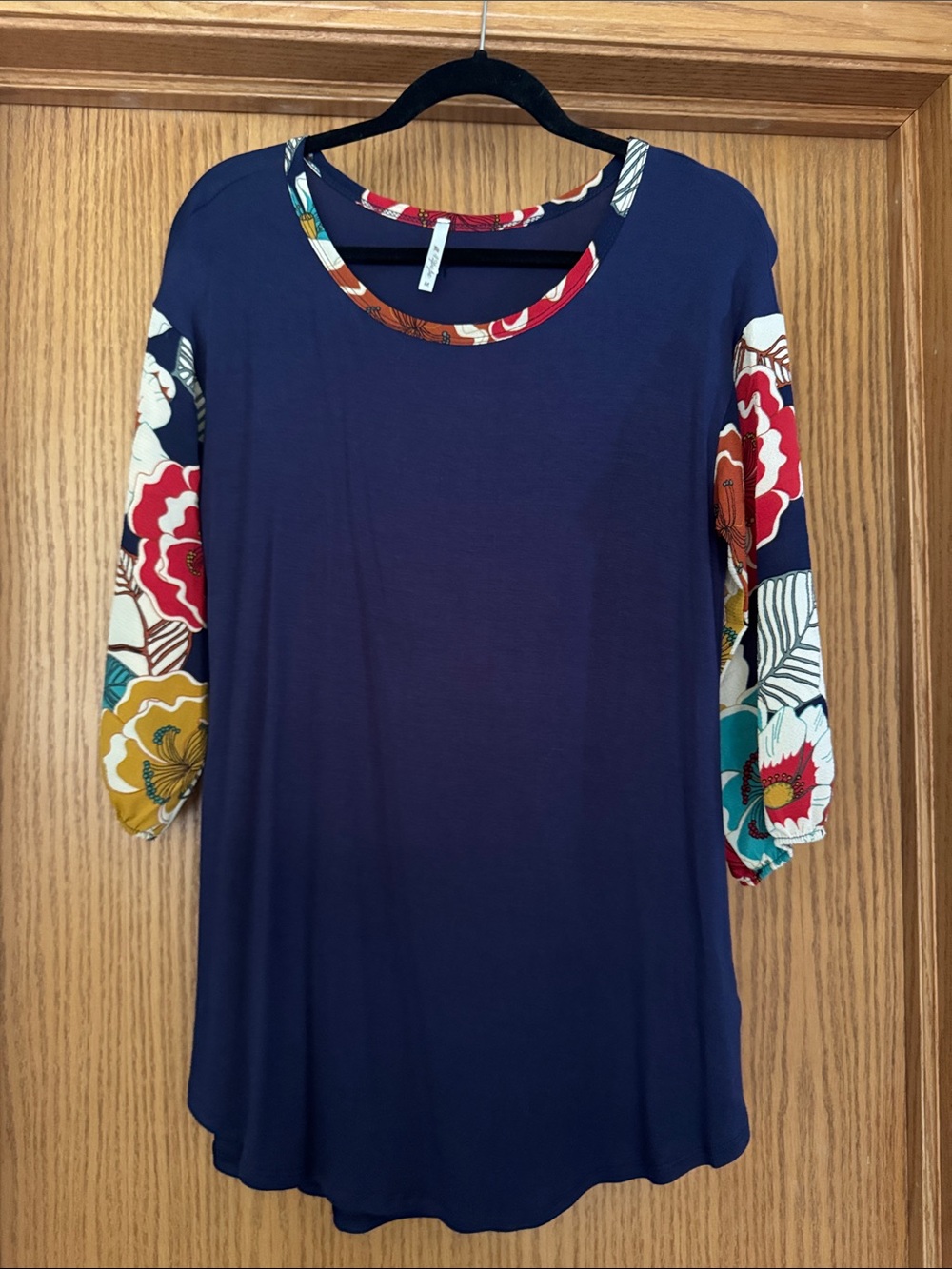 Navy Floral-Accent 3/4 Sleeve Tunic Top